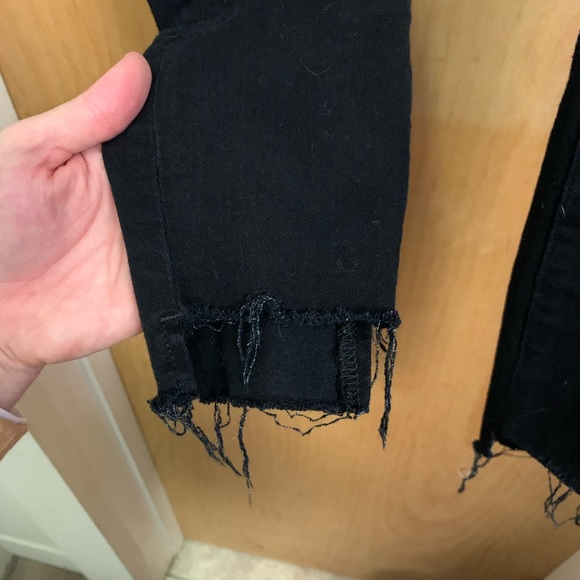 Good American Good Legs Black Jeans Distressed Hem size 2/26 - Picture 3 of 3